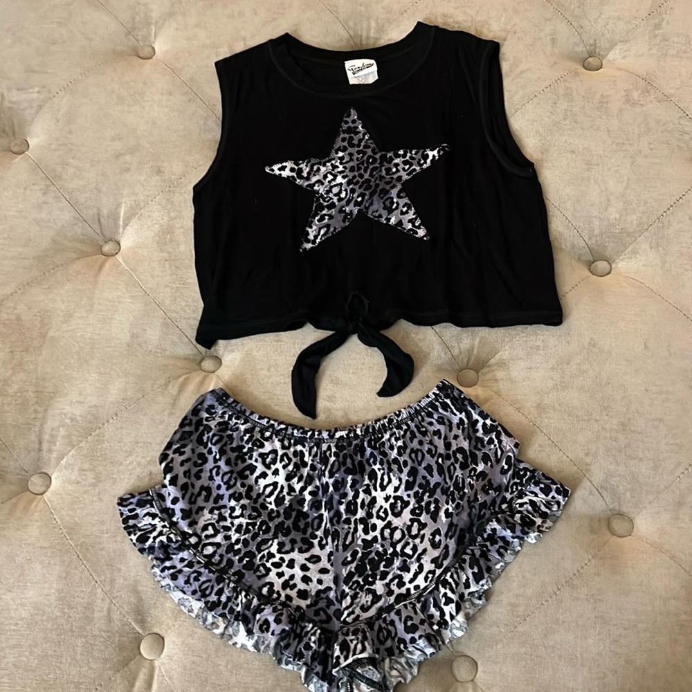 Denny’s Kids Random Hearts Girls outfit Size M